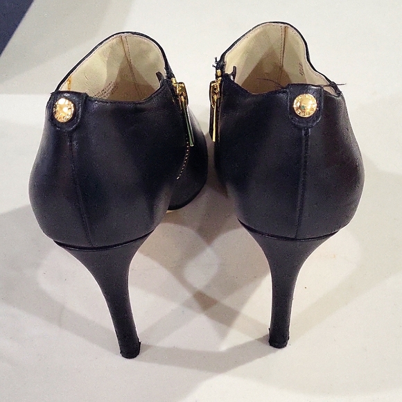 Michael Kors Sammy Ankle Boot Zip Heels Bootie Black Leather - Picture 2 of 5